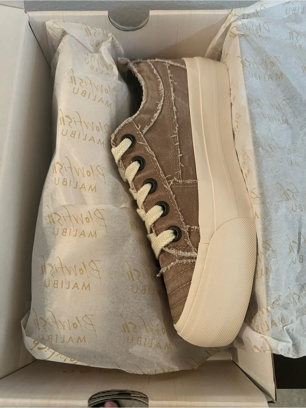 NWT🌀 Blowfish Casual Taupe Canvas Platform Sneaker with Floral Accent